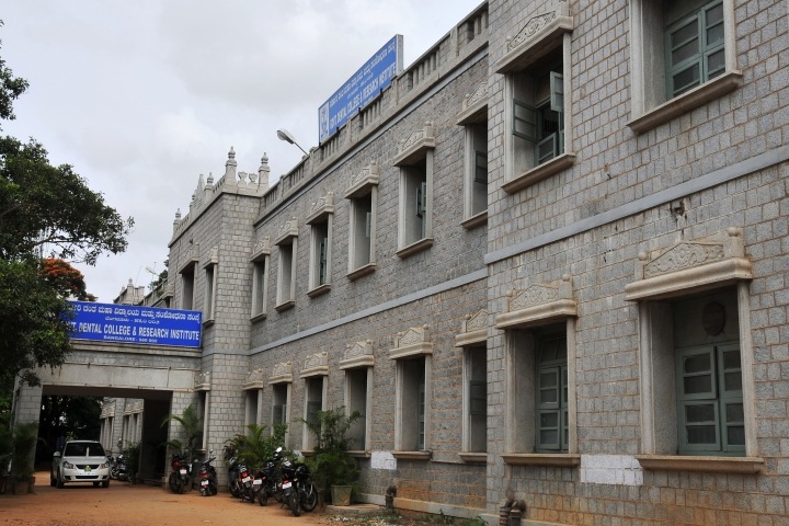 https://cache.careers360.mobi/media/colleges/social-media/media-gallery/5935/2020/12/11/Campus View of Government Dental College and Research Institute Bangalore_Campus-View.jpg